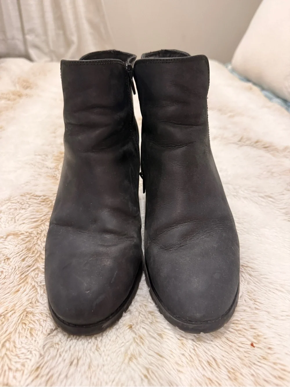 Clarks Women’s Black Leather Ankle Booties Block Heel – Size 8